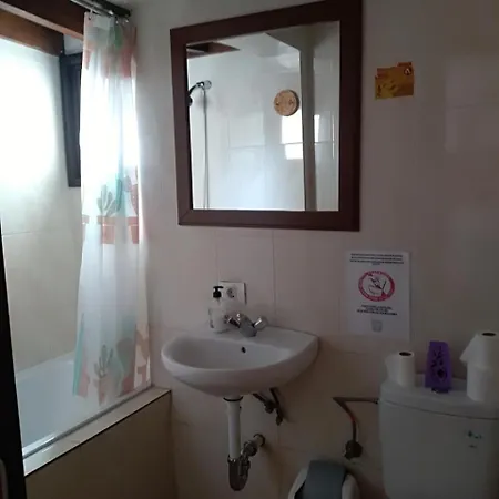 Hostel 33 アデヘ
